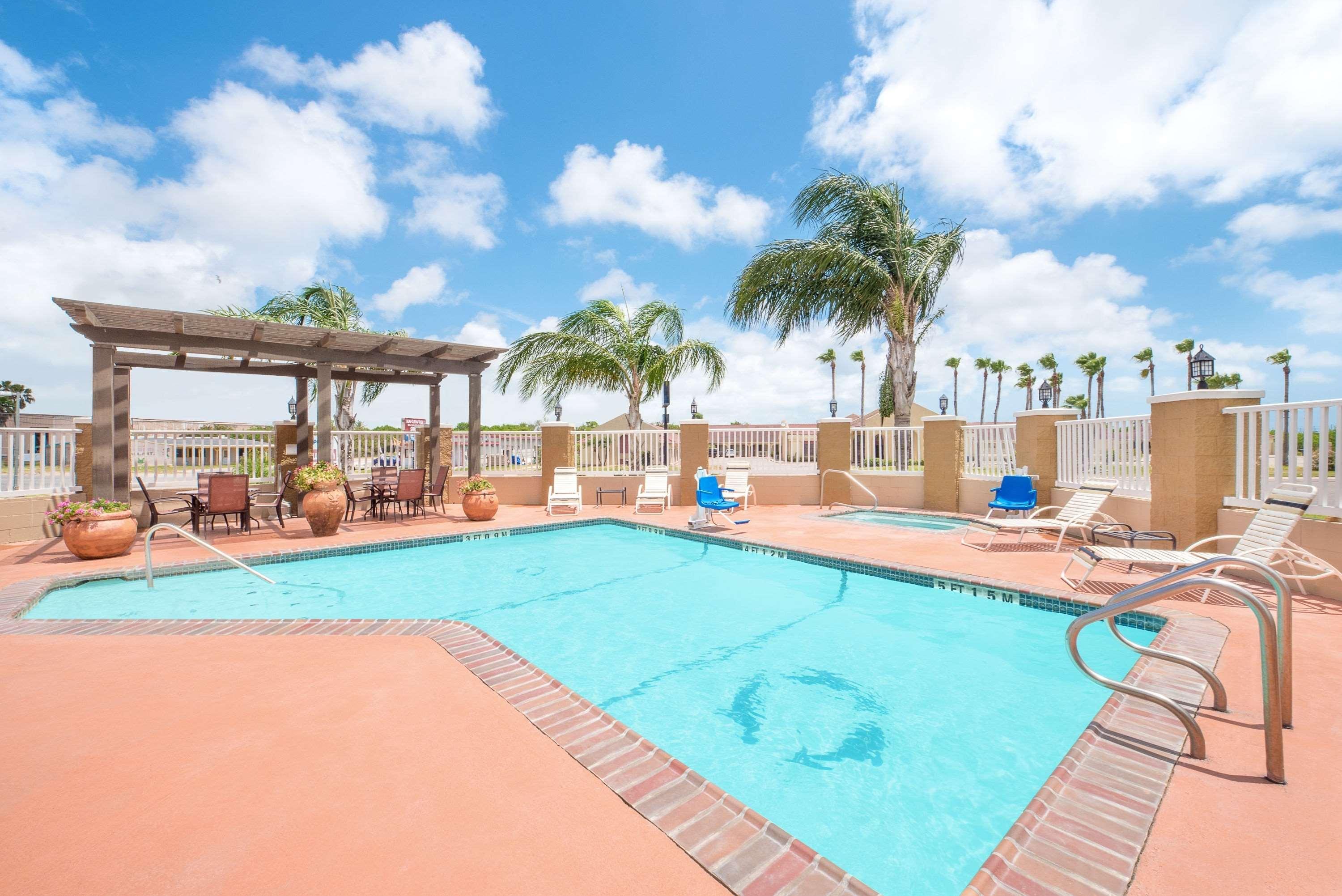 Microtel Inn & Suites By Wyndham Corpus Christi/Арансас Пас Екстериор снимка