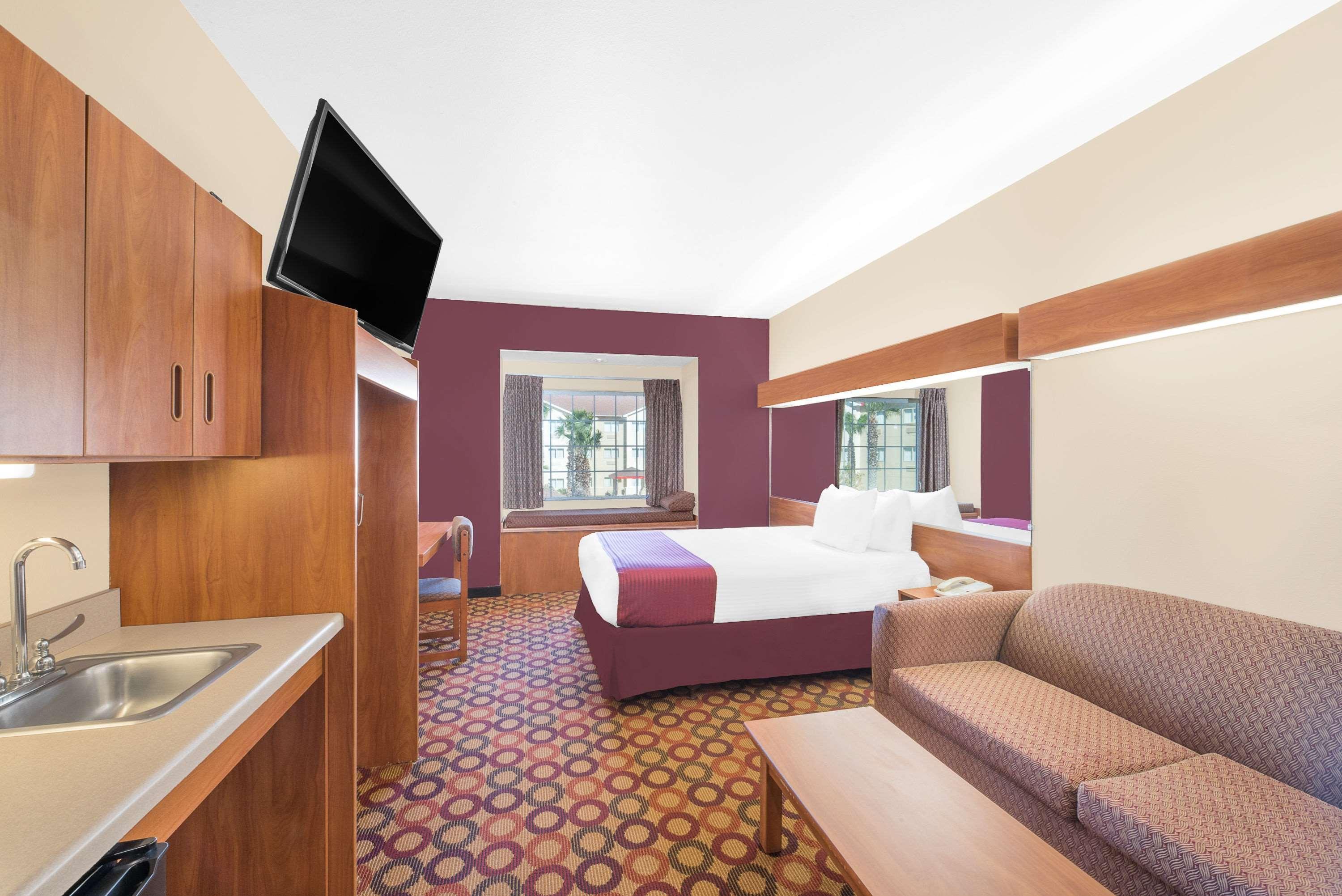 Microtel Inn & Suites By Wyndham Corpus Christi/Арансас Пас Екстериор снимка