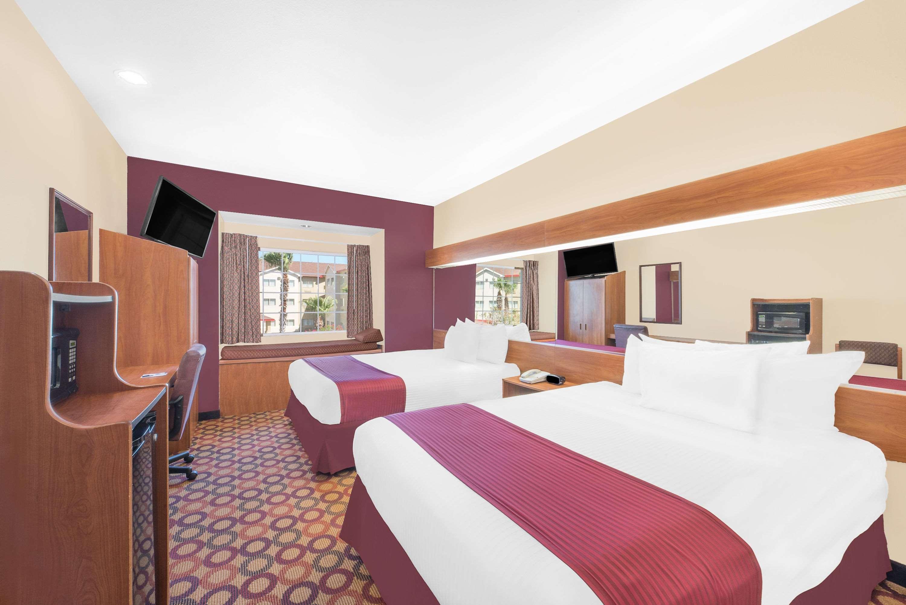 Microtel Inn & Suites By Wyndham Corpus Christi/Арансас Пас Екстериор снимка